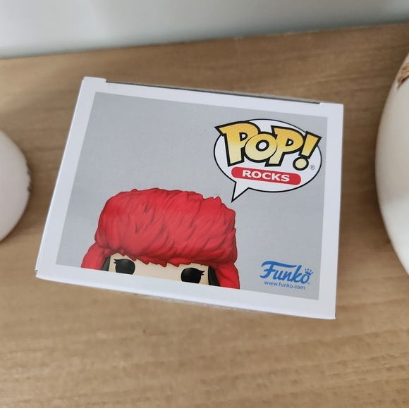 Funko Pop! BLACKPINK Jennie with Red Hat Shut Down - Picture 2 of 6